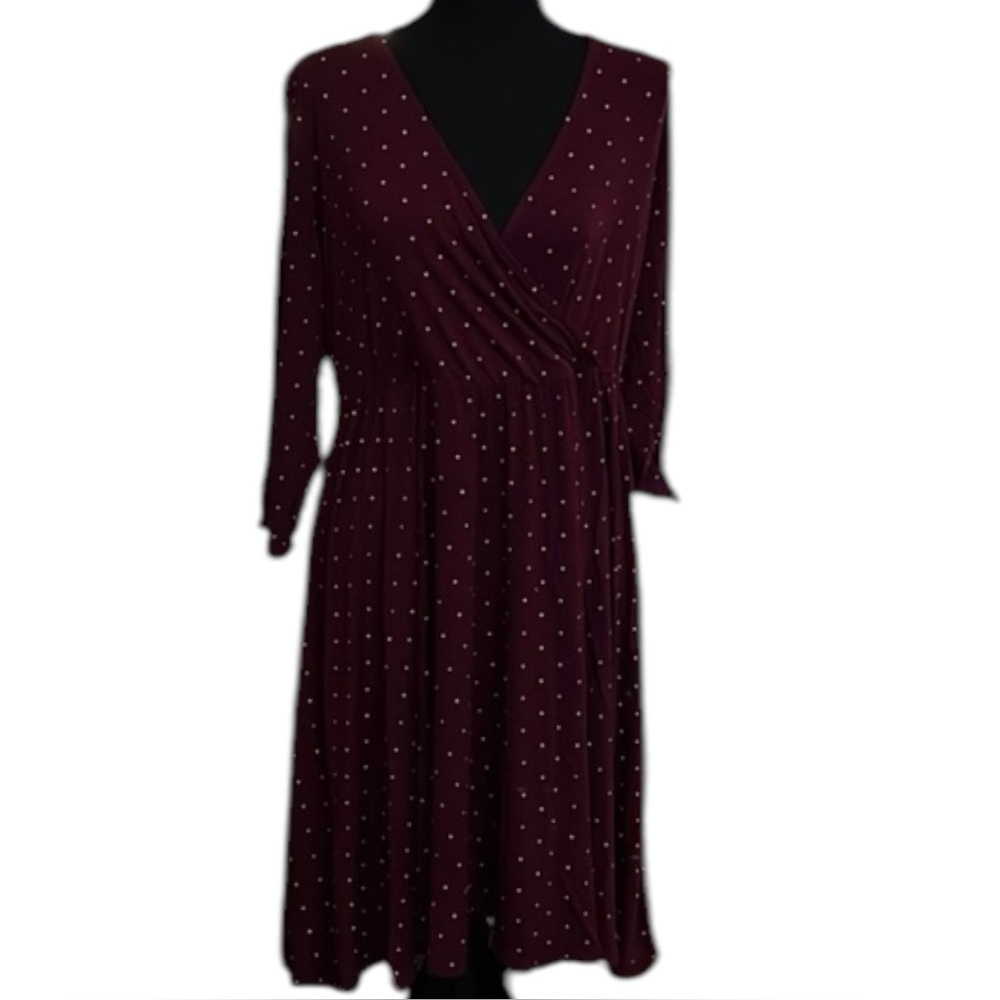 Torrid burgandy with small gold dots dress. Size 1 , NWT. Great gift!